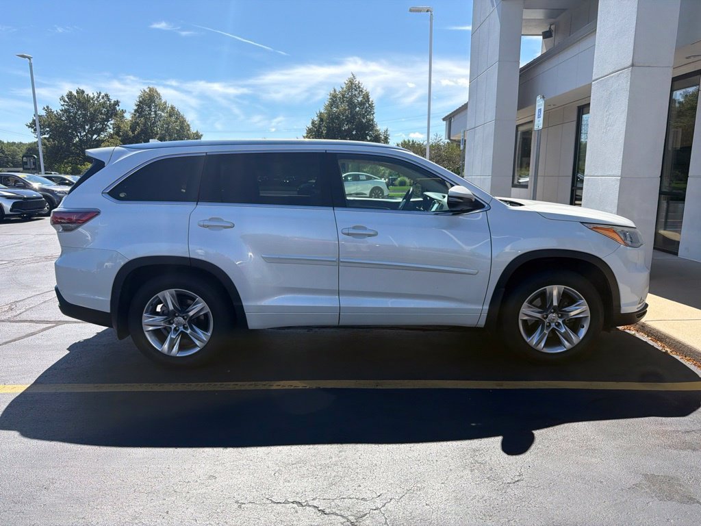 Used 2015 White Toyota Limited Platinum V6 image 11