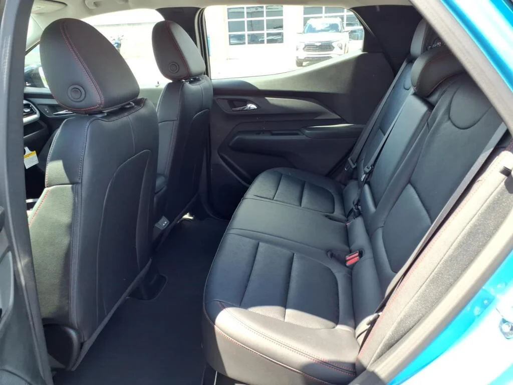 2027 Chevrolet Bolt RS - Photo 6