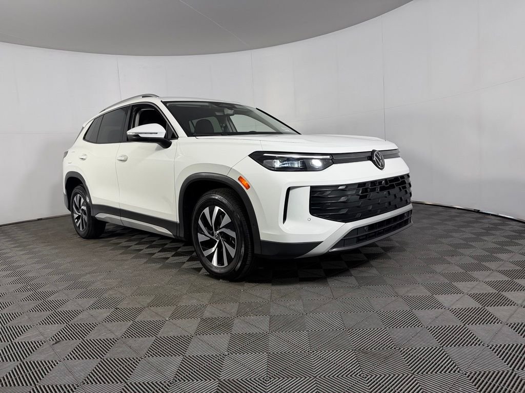 Used 2025 White Volkswagen 2.0T S image 3