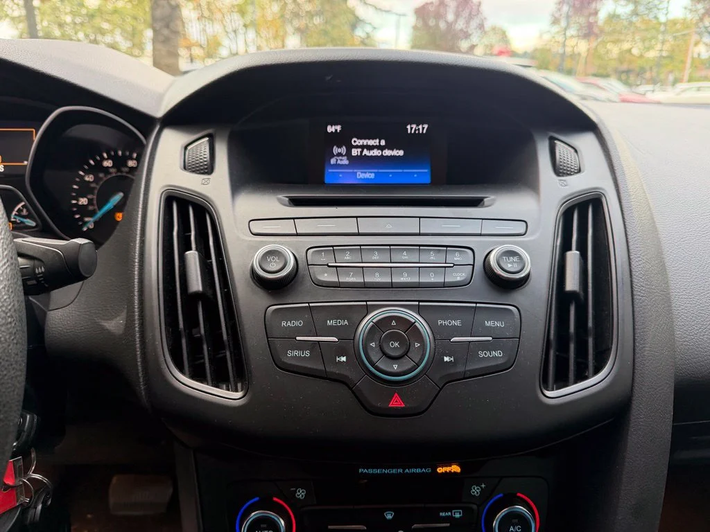 Used 2017 Magnetic Ford SE image 19