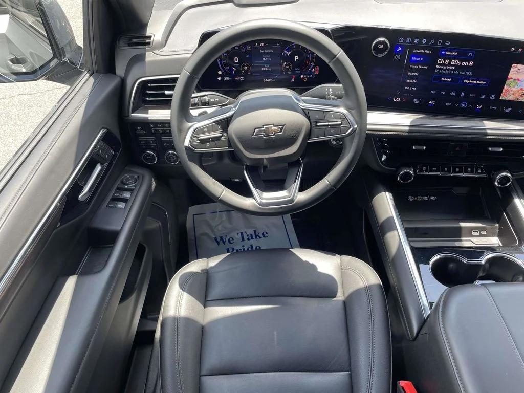 Used 2025 Gray Chevrolet Z71 image 24