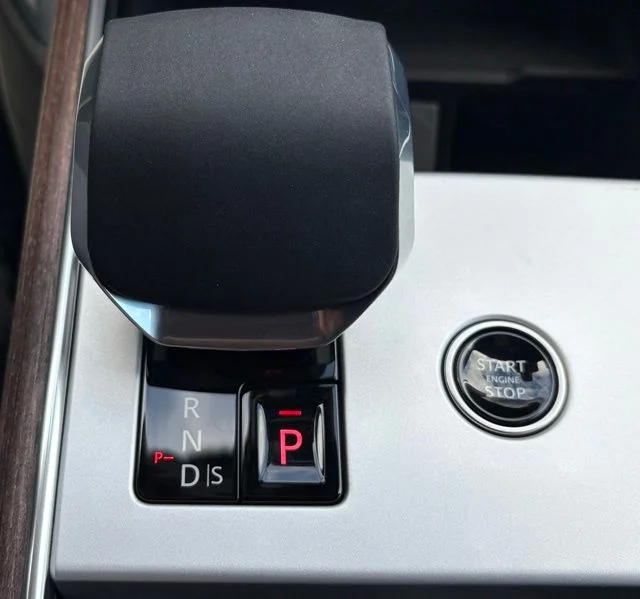 New 2026 Santorini Black Land Rover SE image 23