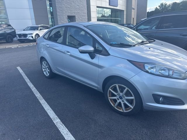Used 2015 Gray Ford SE image 7