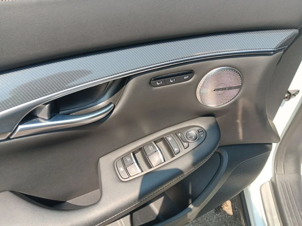 Used 2025 Radiant White INFINITI SPORT image 11