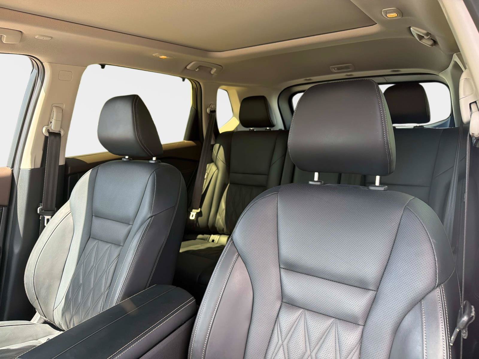 Used 2023 Champagne Silver Metallic/Super Black Nissan Platinum image 19