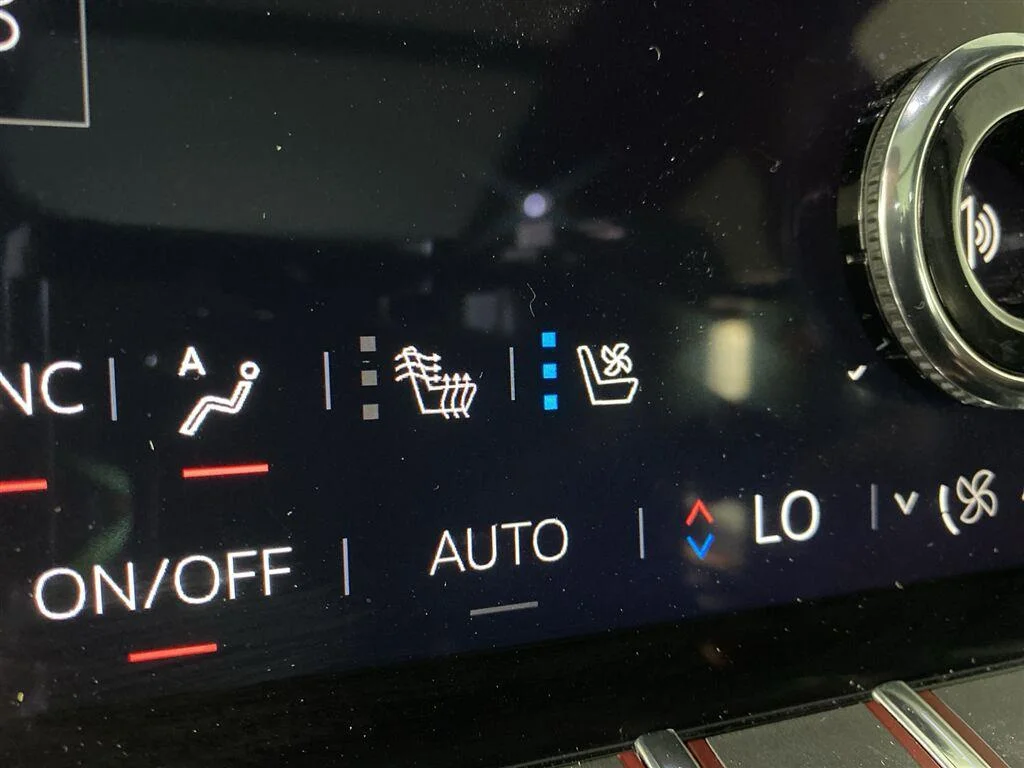 Used 2025 Onyx Black GMC AT4 image 24