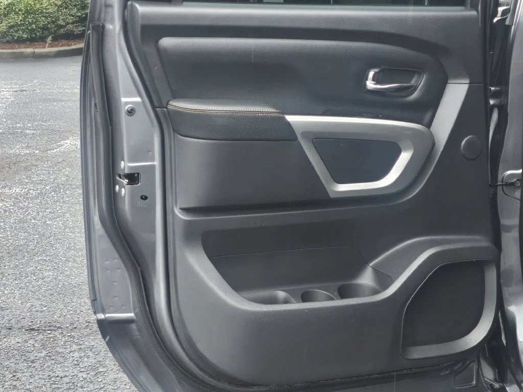 Used 2018 Gun Metallic Nissan SL image 35