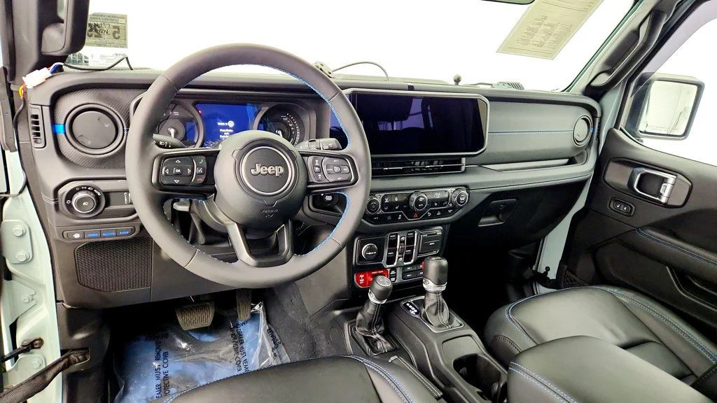Used 2024 Earl Clearcoat Jeep Rubicon X 4xe w/ Nappa Leather, Rock-Trac & Off-Road Camera image 12