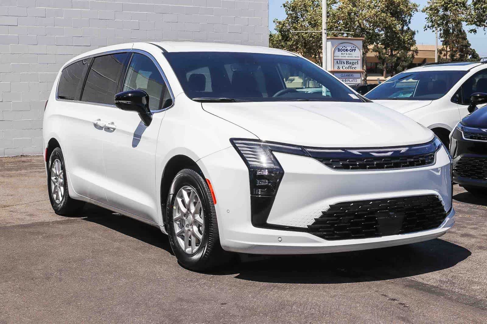 New 2027 Bright White Clear-Coat Exterior Paint Chrysler Select image 3