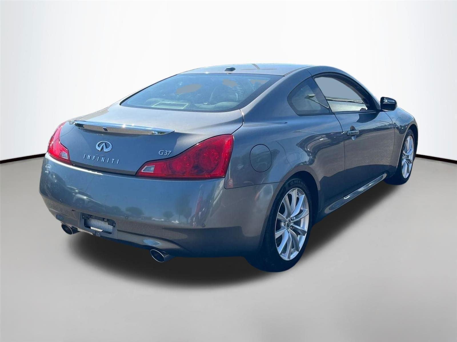 Used 2012 Graphite Shadow INFINITI Journey image 5