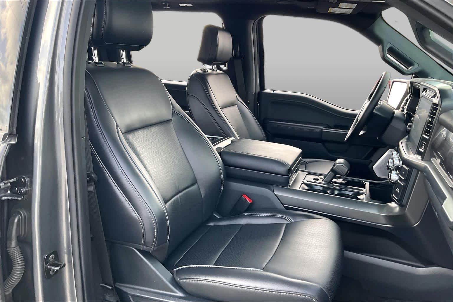 Used 2025 Carbonized Gray Metallic Ford LARIAT image 8