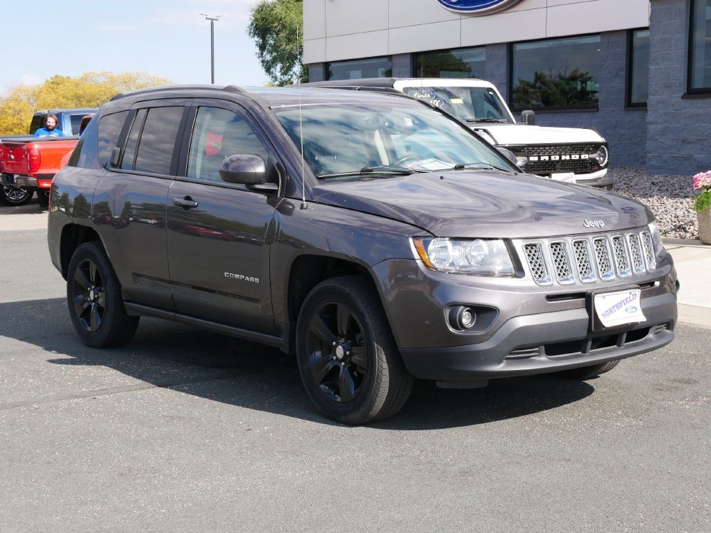 Used 2017 Jeep Compass Latitude with VIN 1C4NJDEB8HD176772 for sale in Northfield, Minnesota