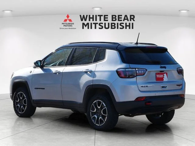 Used 2025 Silver Jeep Trailhawk image 4