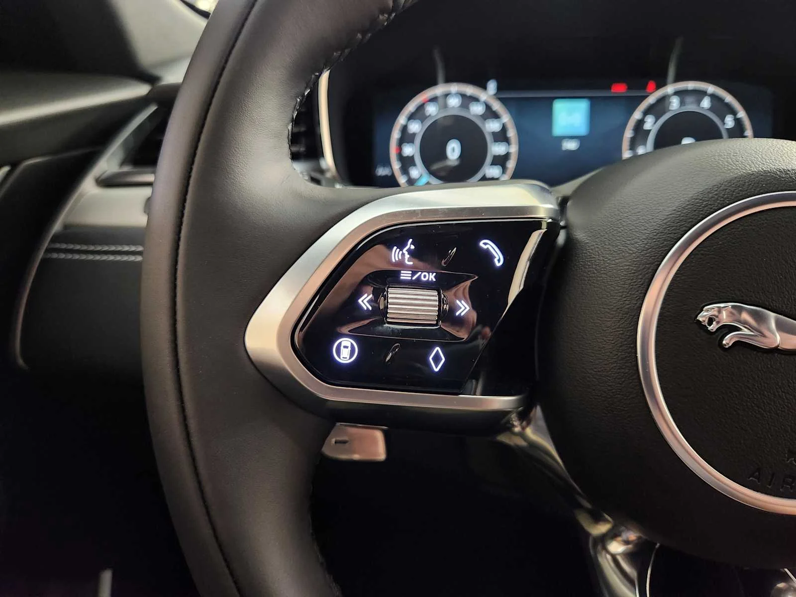 New 2026 Ostuni Pearl White Premium Metallic Jaguar R-Dynamic S image 44