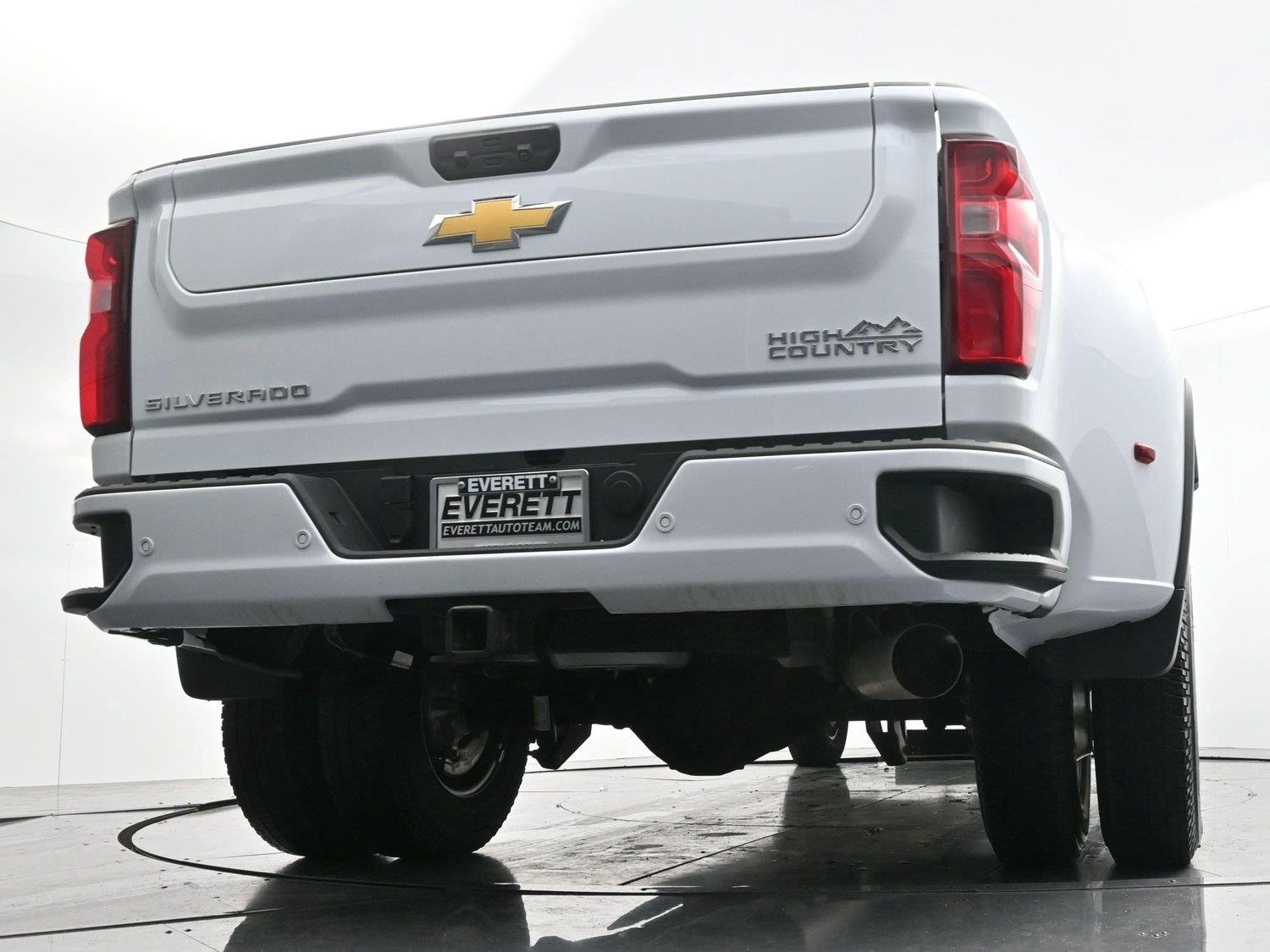 Used 2026 Polar White Tricoat Chevrolet High Country DRW image 51