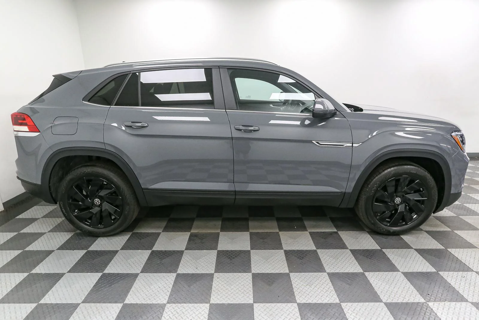 New 2026 Pure Gray Volkswagen 2.0T SE w/Technology image 7