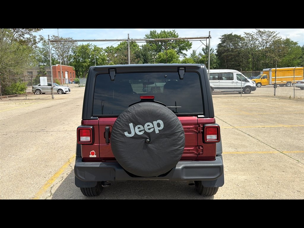 Used 2022  Jeep Unlimited Sport image 27