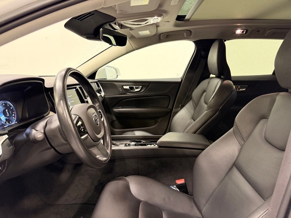 Used 2022 White Volvo  image 12