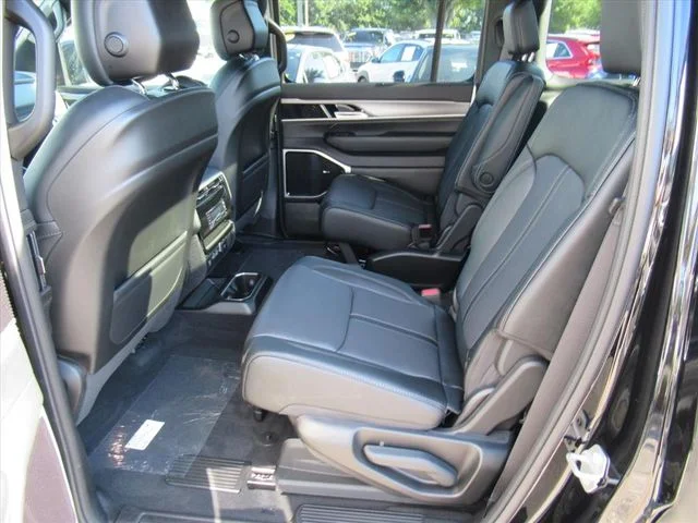 New 2026 High Gloss Black Exterior Paint Jeep Limited Reserve image 32