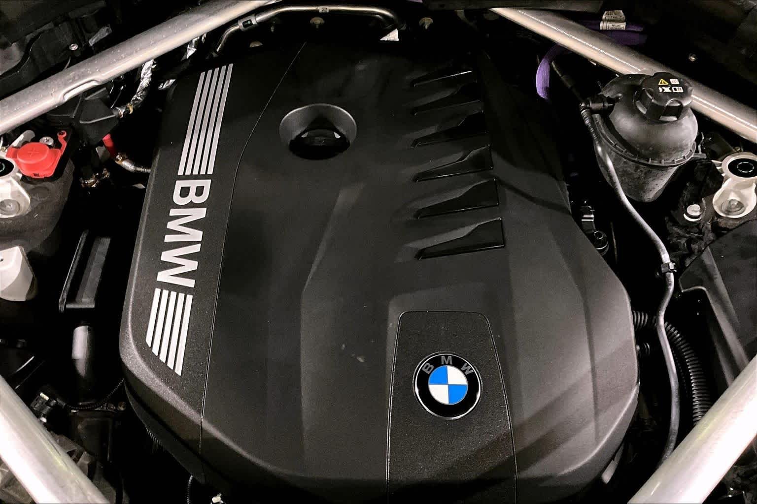 Certified Used 2023 Alpine White BMW xDrive40i image 30