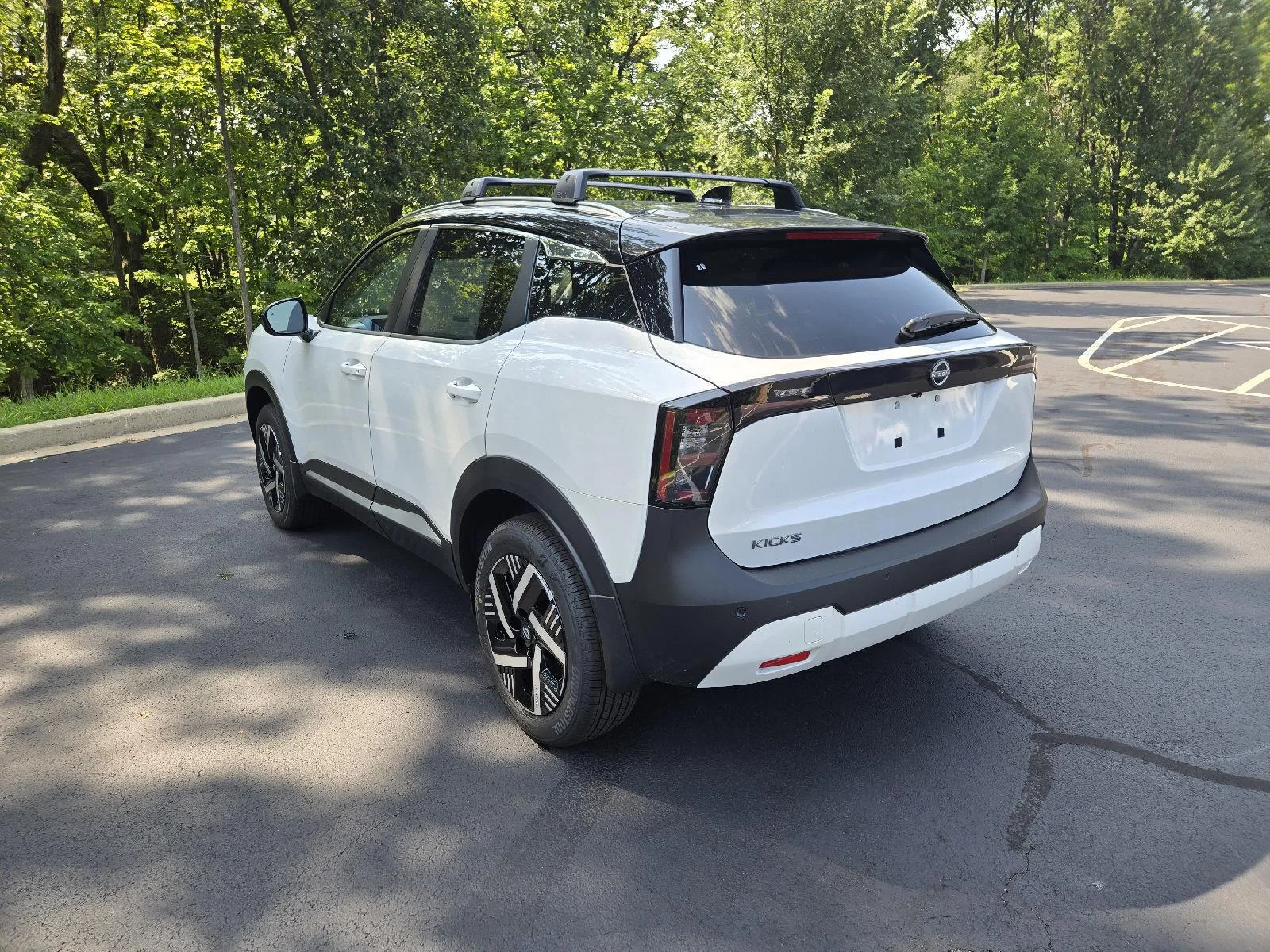New 2026 Aspen White Tricoat/Super Black Nissan SV image 6