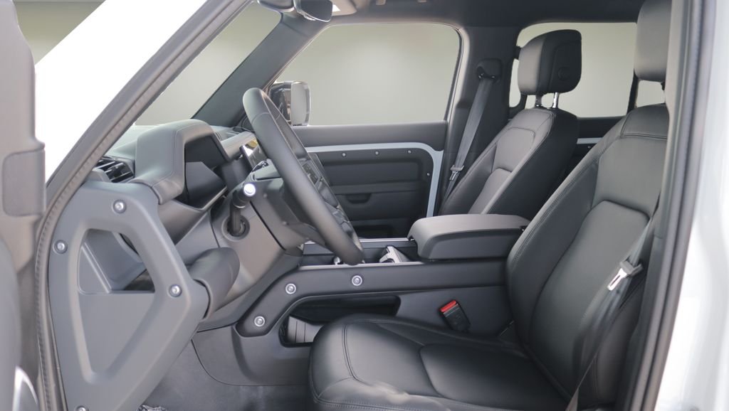 New 2026 Fuji White Land Rover X-Dynamic SE image 11