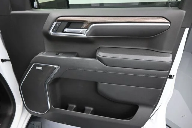 Used 2022 White Chevrolet LT Trail Boss image 11