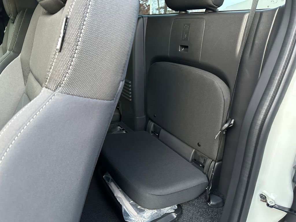 2025 Nissan Frontier SV - Photo 18