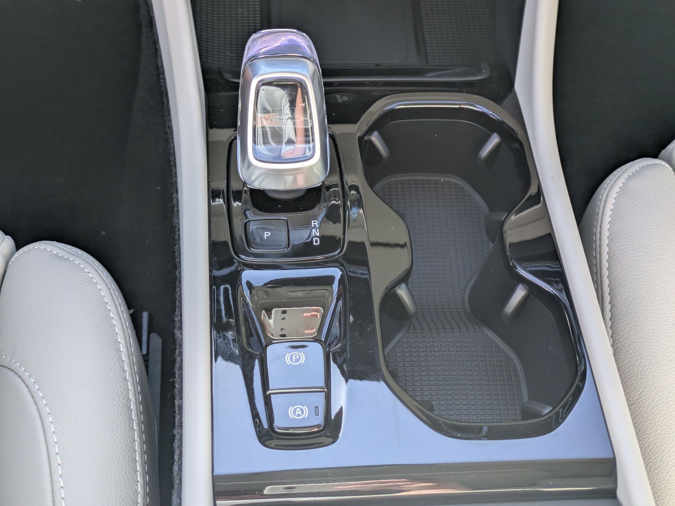 New 2026 Crystal White Volvo Plus image 14