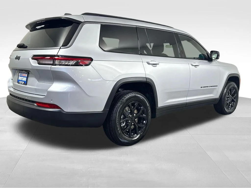 New 2026 Silver Zynith Exterior Paint Jeep Laredo image 11