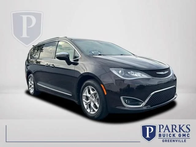 2017 Chrysler Pacifica Limited's photo