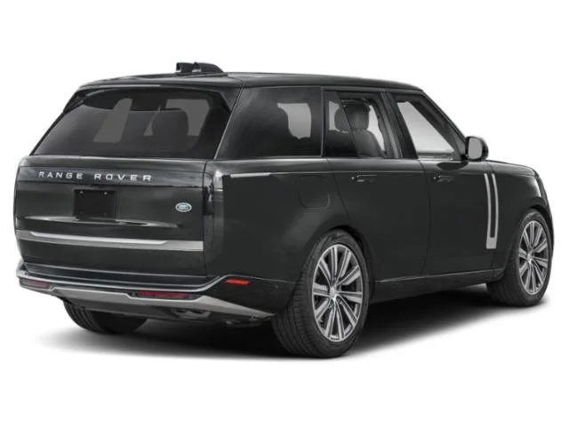 Used 2023  Land Rover SE image 2