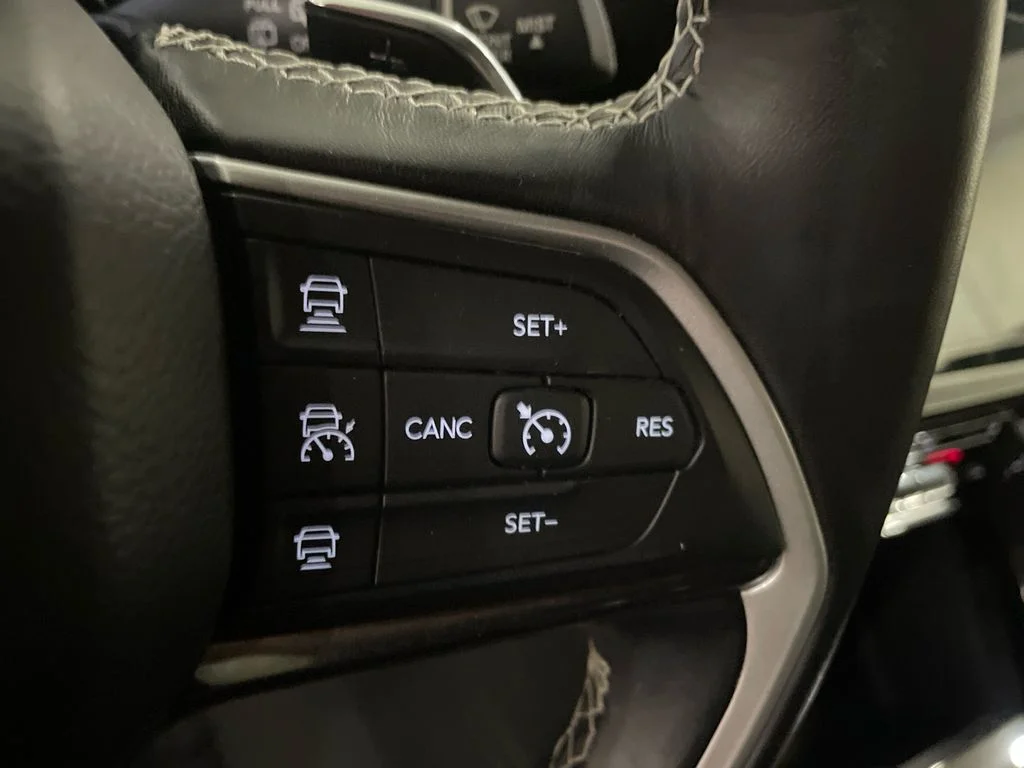 Used 2021 Silver Zynith Jeep Altitude image 16