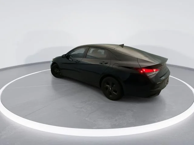 Used 2023 Black Hyundai SEL image 4