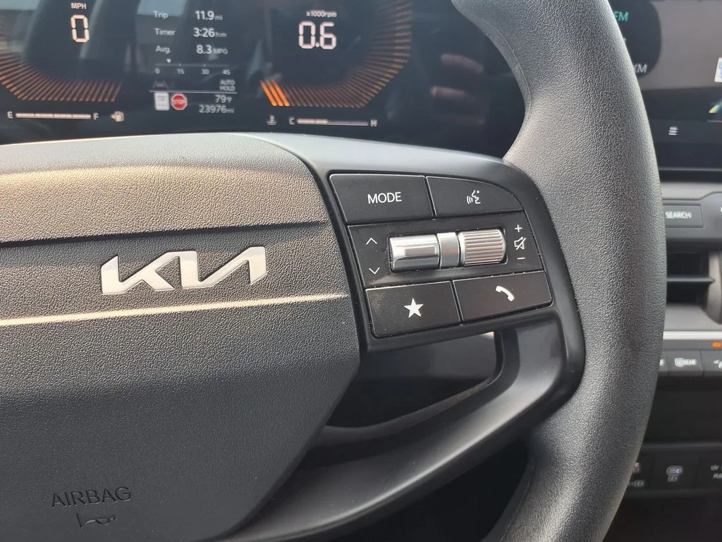 Used 2025 White Kia LXS image 23