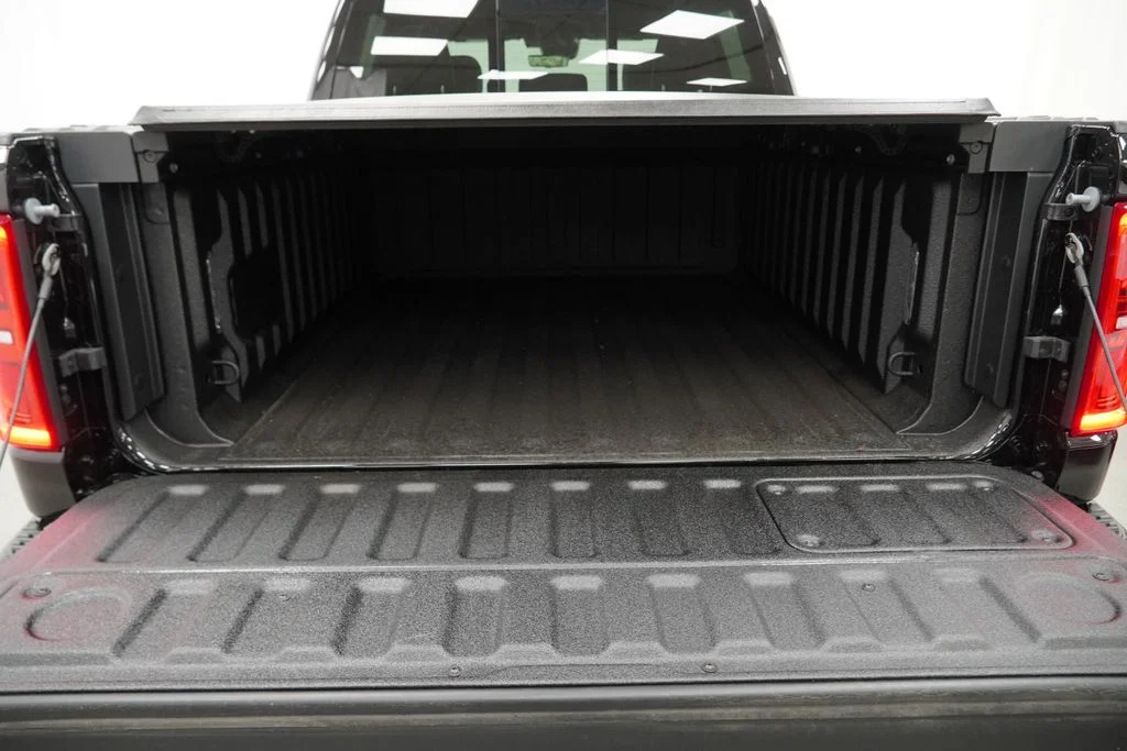 New 2026 Diamond Black Crystal Pearl-Coat Exterior Paint RAM Limited image 32