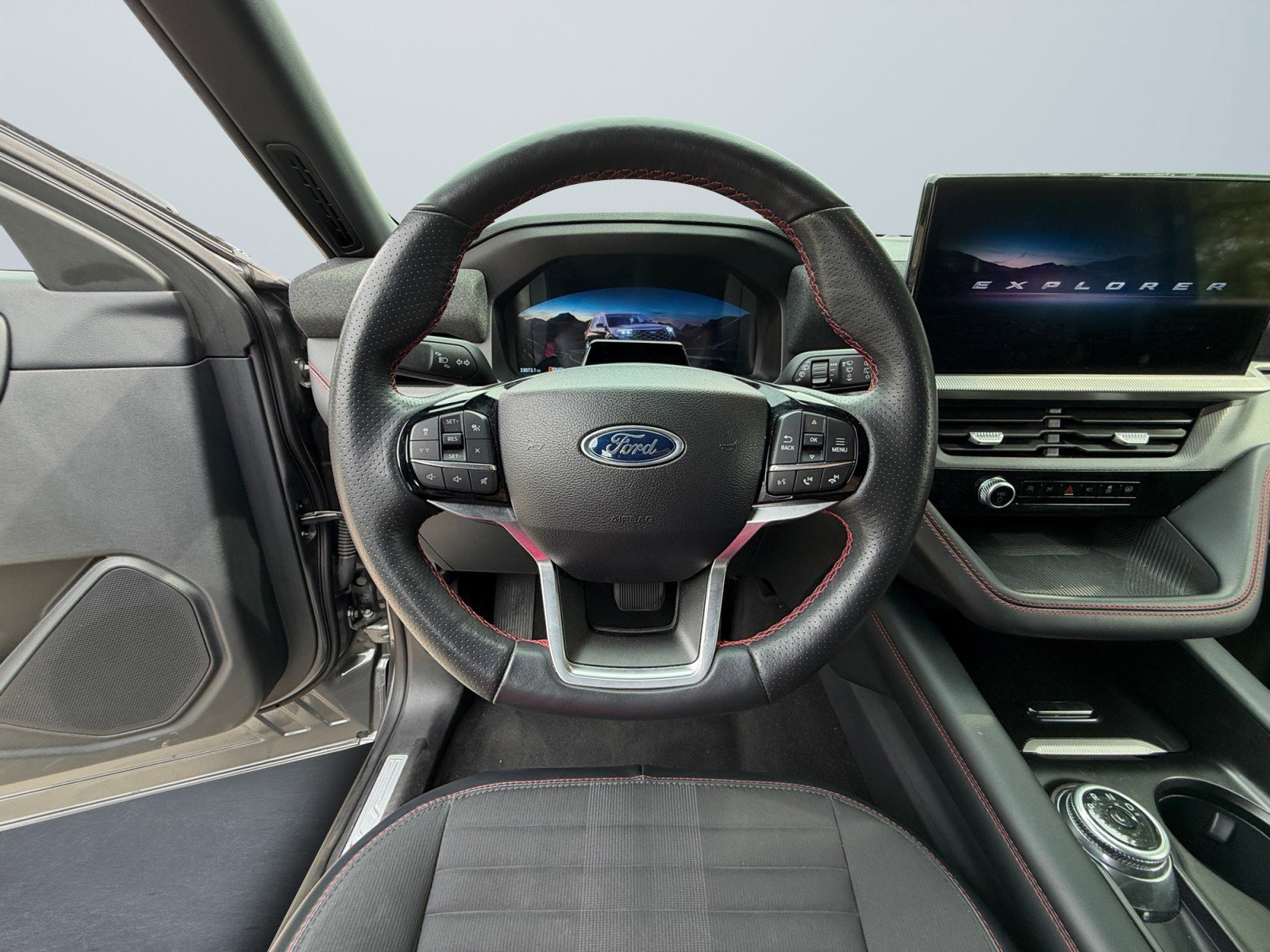 2025 Ford Explorer ST-LINE - Photo 13