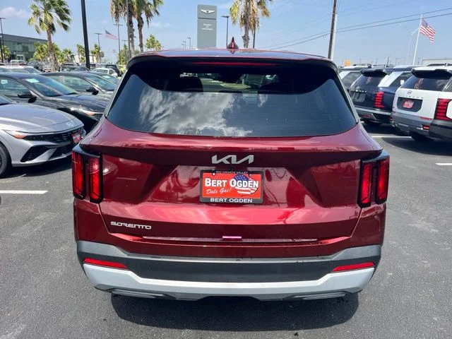 Used 2025 Red Kia LX image 5