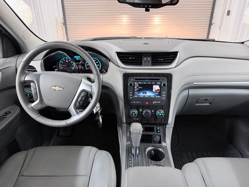 Used 2014 Silver Chevrolet LT image 19