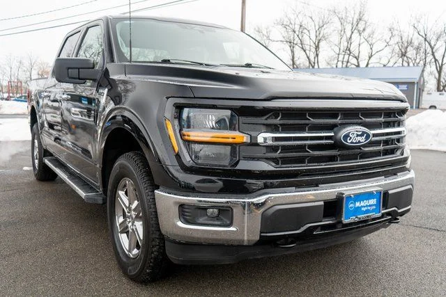 Used 2025 Black Ford XLT image 4