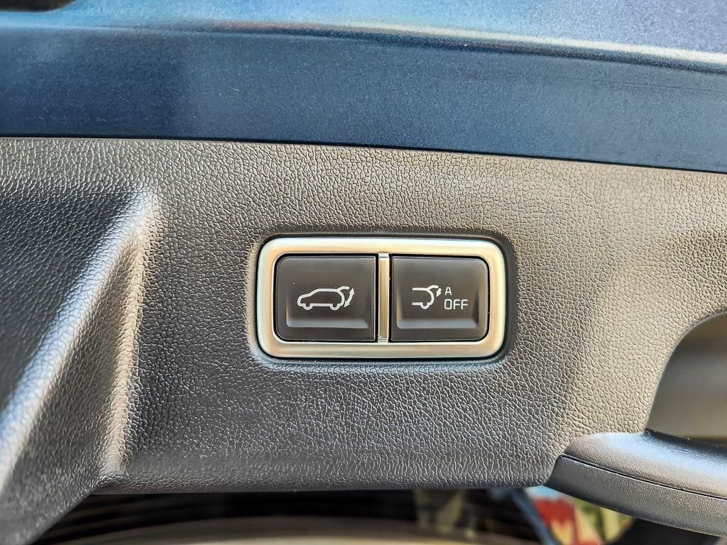 Used 2025 Mineral Blue Kia SX Prestige image 21