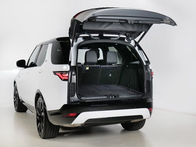 Certified Used 2025 Fuji White Land Rover Dynamic SE image 32