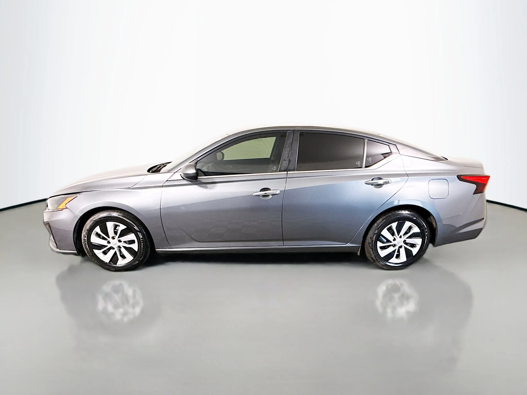 Used 2023 Gun Metallic Nissan 2.5 S image 4