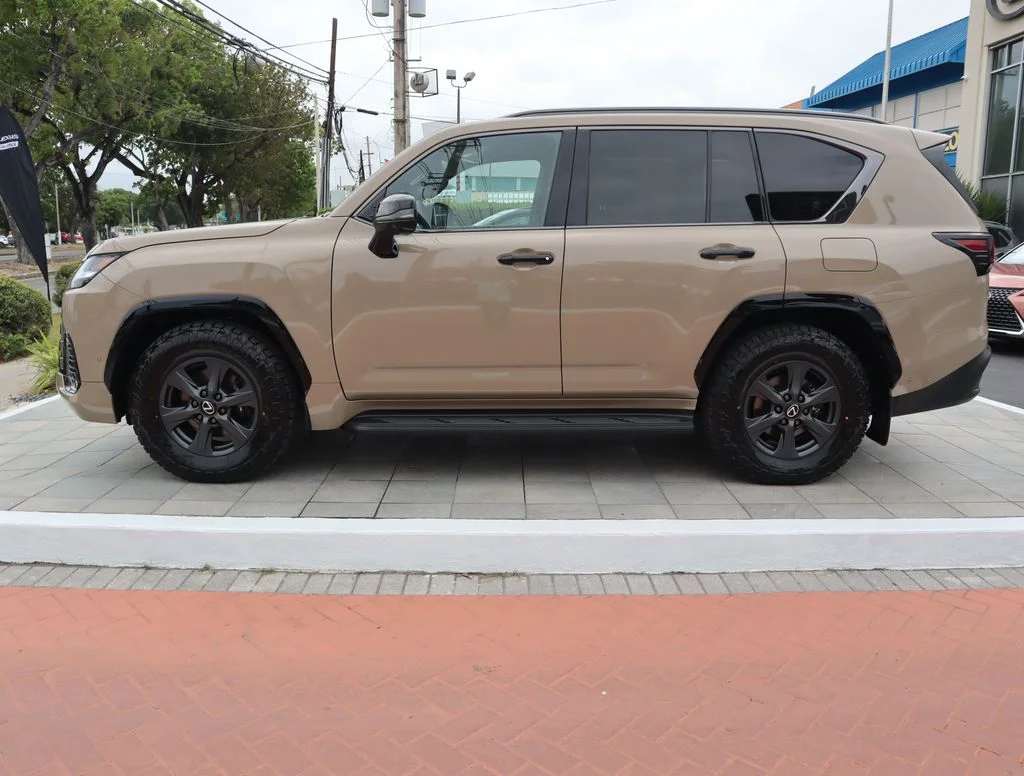 Used 2026  Lexus 700h Overtrail image 8