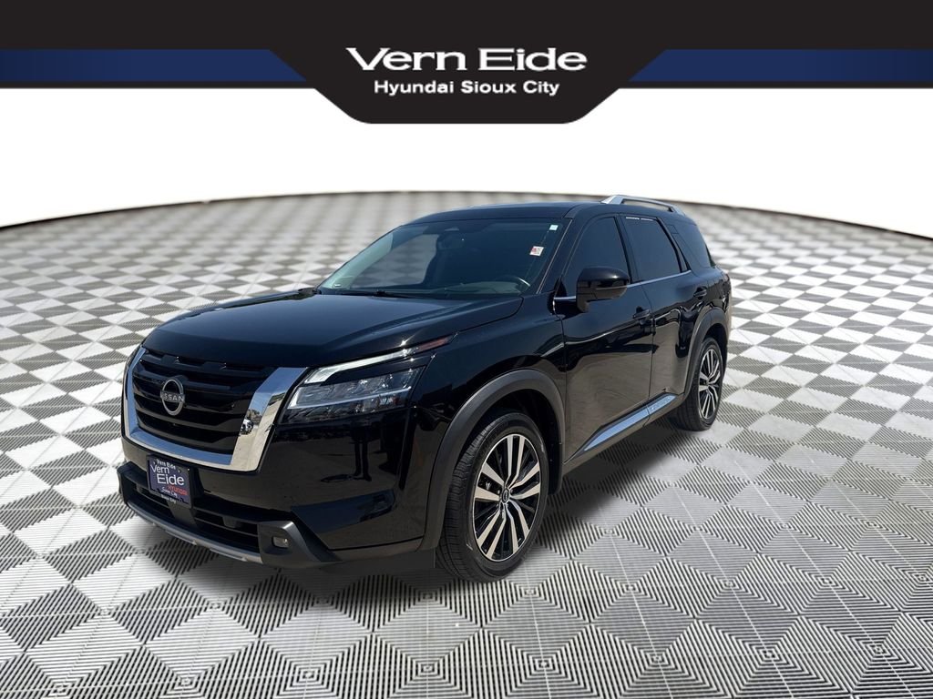 2023 Nissan Pathfinder Platinum 4WD's photo