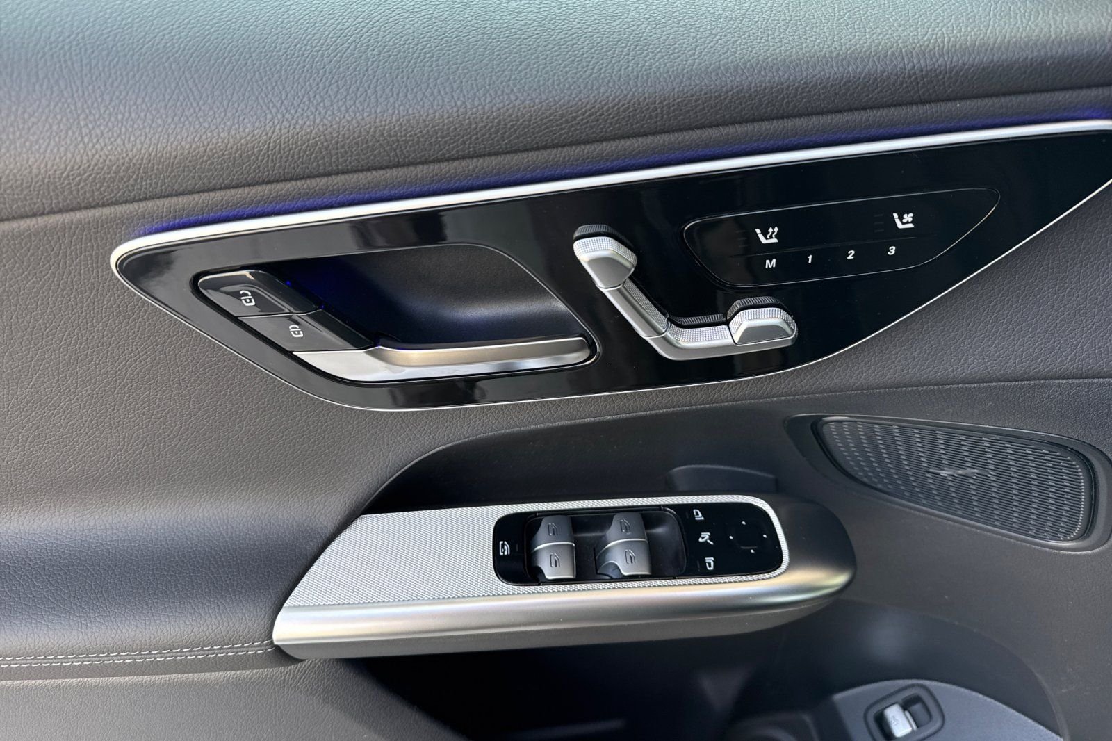 New 2026 Black Mercedes-Benz GLC 300 image 24