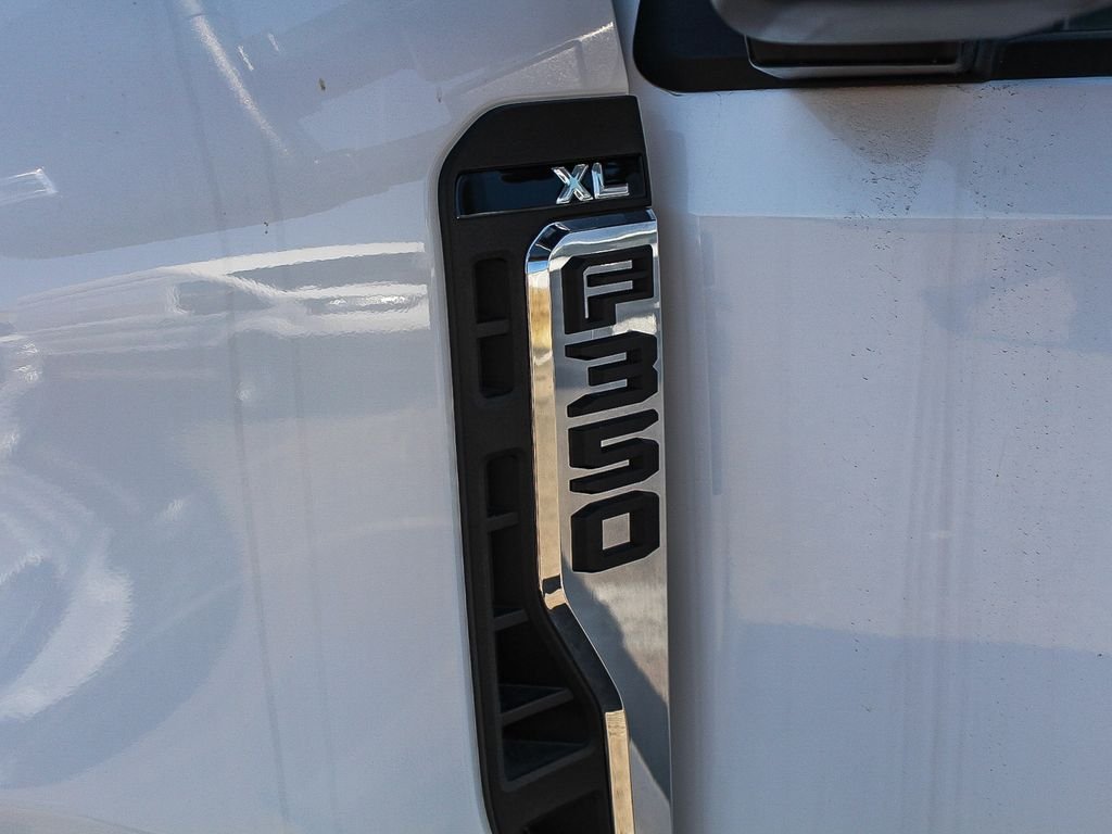 New 2025 Oxford White Ford XL image 26