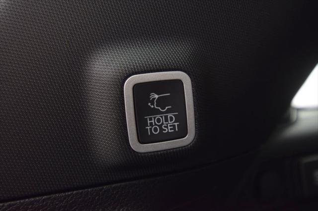 New 2025 Bright White Clear-Coat Exterior Paint Jeep Limited image 41