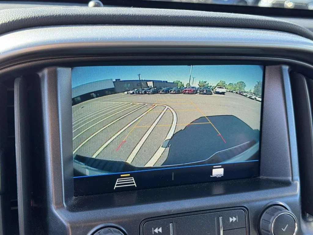 Used 2022 White Chevrolet LT image 4
