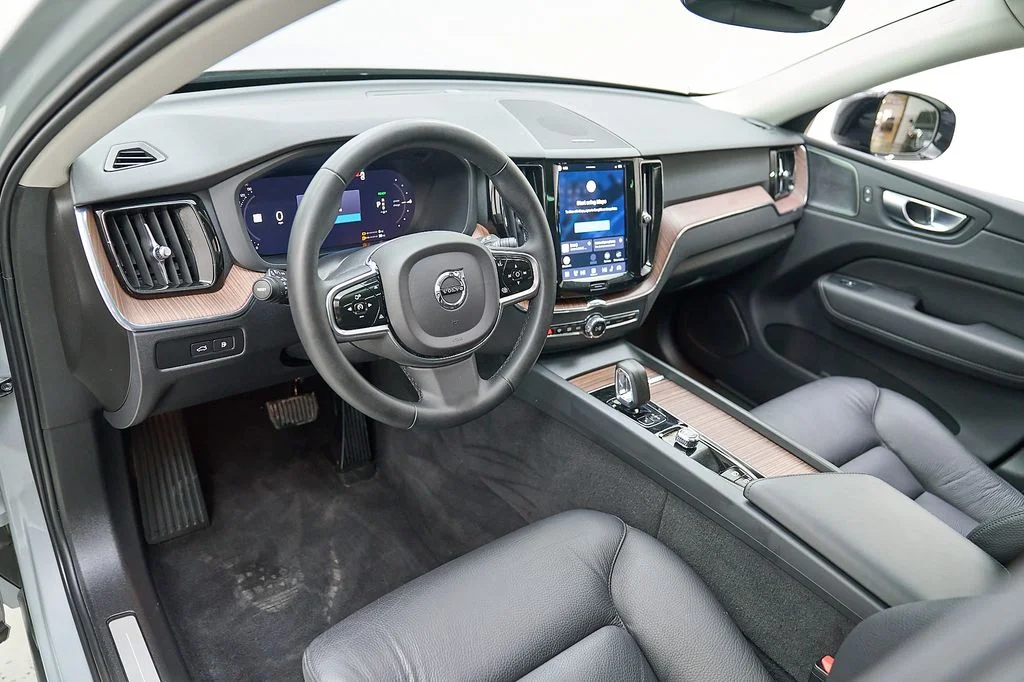 Certified Used 2024 Vapour Grey Volvo Plus image 12